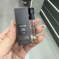 ราคา Tom Ford Ebony Wood Aged Fragrance น้ําหอมไม้ผู้ชายตัวอย่างเล็ก 2ml จากแบรนด์ที่มีชื่อเสียง Neutral เพศ (22324453401)