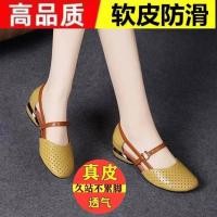 ราคา นุ่ม หนัง ส้นเตี้ย ผู้หญิง รองเท้าแตะ ฤดูร้อน 2024 Hollow Out Head Cover Slip On Flat Rubber Sole รองเท้าเดินทางสบาย (22989874113)
