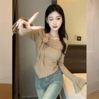 ราคา เสื้อถักแขนยาวคอปาดเปิดไหล่สาวแซ่บหวานเสื้อเข้ารูปสไตล์ตะวันตกปล่อยชายไม่เท่ากันแบบใหม่ฤดูใบไม้ร่วงแฟชั่นสำหรับผู้หญิง (21919027652)