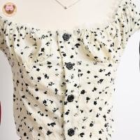ราคา Slap Lace Top เสื้อปาดไหล่เเขนตุ๊กตา ผ้าฉลุ เเตระบายลูกไม้ ดีเทลมีกระดุมด้านหน้าลายดอกไม้ กระดุมใช้งานได้จริง (23263551027)