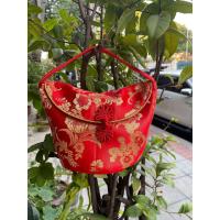 ราคา ถุงใส่ส้มผ้ากำมะหยี่ ลายมงคลจีน ถุงใส่ส้มสีแดง ทรงกระเป๋าถือ สี่เหลี่ยม เชือกสีทอง สีมงคลจีนพร้อมลายมงคลจีน กระเป๋าสีแดงใส่ส้ม (21309452679)