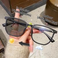 ราคา แว่นสายตาสั้น แว่นสายตาสั้นเลนส์ออโต้ ออกแดดเปลี่ยนสี แว่นตากรองแสง แว่นตา เลนส์ออโต้ แฟชั่น แว่นกรองแสงสีฟ้า บลูออโต้ (22910105516)