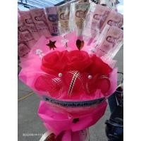 ราคา ช่อกุหลาบผ้า congratulations ใส่แบงค์ได้ 10 ใบ ใส่ได้แบงค์ 20 ถึงแบงค์ 1000 บาทค่ะ (15968232695)