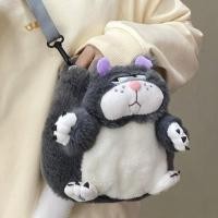 ราคา น่ารัก กระเป๋าสะพายข้างถังตุ๊กตา Lizi 2024 อินเทรนด์ ตุ๊กตา หลากหลาย การ์ตูน แมตช์ได้ นุ่ม หูหิ้ว โพลีเอสเตอร์ กระเป๋าทรงสามเหลี่ยม (23059993733)