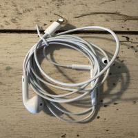 ราคา For หูฟังมีสาย iPhone earphone with mic with wire 3 5mm headphone USB Type C 8Pins for iPhone 16 15 14 13 12 11 (22898916414)