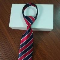 ราคา เนคไทร์ลายทางธุรกิจสําหรับผู้ชายและผู้หญิง เหมาะสําหรับเสื้อเชิ้ตและเสื้อเสื้อกั๊ก ใช้ง่ายและถอดออกได้ในสีฟ้าขาว (7963688897)