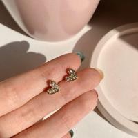 ราคา White Gem Stud ต่างหูประดับเพทายสีขาว (12261553085)