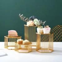 ราคา ที่วางเค้กเหล็กสีทองสุดหรู ถาดวางโต๊ะขนมโต๊ะวางบนโต๊ะทรงหกเหลี่ยมสำหรับงานเลี้ยง ชั้นวางอุปกรณ์ทำเค้กสีทองสำหรับตกแต่ง (22119335024)