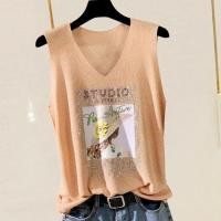 ราคา ANGELCITY เสื้อกล้ามคอวีผ้าไหมพรมวิ้งๆ ปักสกรีลายคนใส่หมวกลายดอกไม้ ผ้านิ่มใส่เย็นสบาย ยืดได้เยอะมากกก สาวอวบใส่ได้ (21794292862)