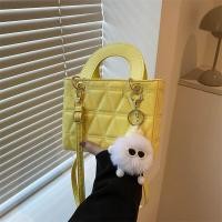 ราคา เรียบหรู Commuter ผู้หญิง Bag 2023 แฟชั่นใหม่ หลากหลาย กระเป๋าสะพายข้าง นุ่ม PU หนัง สีทึบ ลำลอง กระเป๋าสะพายไหล่ (19862760561)