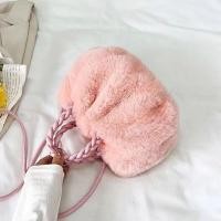 ราคา กระเป๋าถือทรงกลมหนัง PU สำหรับผู้หญิง ฤดูใบไม้ร่วง ฤดูหนาว กระเป๋าสะพายข้างขนนุ่ม กระเป๋าถือทรงกลมอเนกประสงค์สำหรับผู้หญิง (23148981379)