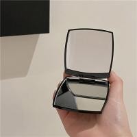 ราคา กระจกแต่งหน้ามือถือสองด้านแบบพกพา สีดำ ฝาครอบพับได้ ผู้หญิง กระจกเครื่องสําอางขนาดกะทัดรัดสําหรับการสัมผัสขณะเดินทาง (22939445680)