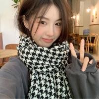 ราคา SOFA สไตล์เกาหลีแบบ ผ้าพันคอถัก Houndstooth หนาขึ้น ลายสก็อต ผ้าคลุมไหล่แคชเมียร์ฤดูหนาว แฟชั่นสำหรับผู้หญิง ชุดกระโปรงยาว ผ้าพันคอลายตารางหมากรุก Y2K ผู้หญิง ผู้ชาย (22817595784)