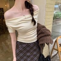 ราคา เสื้อยืดแขนสั้น เสื้อครอปสีพื้น จับจีบด้านข้าง ปกใหญ่เด่น เปิดอกลึก 162268 (23104070457)