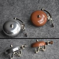 ราคา Retro สไตล์อังกฤษ กระดิ่งจักรยาน Silver Gold สีช็อกโกแลต อุปกรณ์ปั่นจักรยานวินเทจสีน้ําตาลไม่มีเครื่องหมายการค้าที่ลงทะเบียนของแบรนด์ (6760810320)