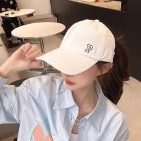 ราคา หมวกแก๊ปหางม้าไม่มีหมวกเบสบอลฤดูร้อนสำหรับผู้หญิงมีตัวอักษร P สีทึบตัว (22192664277)
