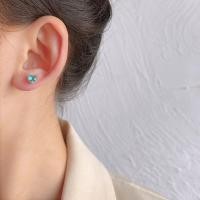 ราคา earika earrings cerulean crystal heart stud ต่างหูแป้นหัวใจสีฟ้าทะเลก้านเงินแท้ชุบทอง เหมาะสำหรับคนแพ้ง่าย (16416545535)