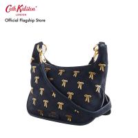 ราคา Cath Kidston กระเป๋าสำหรับผู้หญิง Round Crossbody ลาย Bows สี Navy (23268805673)