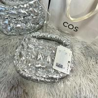 ราคา nm พร้อมส่ง กระเป๋า Cos quilted micro bag สี Black Lilac Silver Green Off white Denim Baby Blue Red ของแท้100r3 (22487849109)