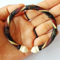 ราคา กำไลหางช้างสลับ3สี6มิลบัวงาช้างแท้100 แท้ทั้งวง (17851871456)