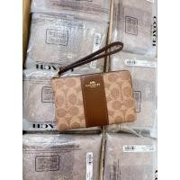 ราคา กระเป๋าคล้องมือไซส์เล็ก 1 ซิป Coach Corner Zip Wristlet แท้100 (23965841847)