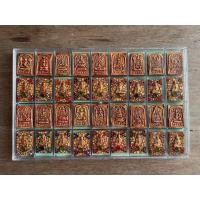 ราคา พระสมเด็จโตเนื้อผงประดับพลอยกรุวัดพระแก้ว 1กล่องมี36องค์ สินค้าเลือกสุ่มให้นะคะ (14369415902)