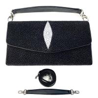 ราคา สอบถามสต๊อกก่อนสั่งซื้อ กระเป๋าสตางค์หนังปลากระเบนแท้ 3พับยักษ์ สีดำ มีหูหิ้ว มีสายสะพาย (24342168234)