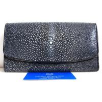 ราคา สอบถามสต๊อกก่อนสั่งซื้อ กระเป๋าสตางค์หนังปลากระเบนแท้ 3พับยาว ปลากระเบนขัดเงา สีดำ (24342029281)