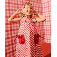 ราคา Lil Lapins Lil Blooms Strawberry Gingham Midi Dress 100 Cotton เดรสแขนกุด ปกระบาย กระเป๋าสตรอเบอรี่ผูกโบว์ 2 ใบ ด้านหลังผูกโบว์ใหญ่แบบน่ารัก ผ้าพิมพ์ลายเอกลักษณ์ของแบรนด์ มีซับใน (24516732357)