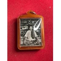 ราคา อาจารย์เที่ยง พ่อเที่ยง น่วมมานา ภาพขาวดำ กระดาษหนังไก่ พร้อมเลี่ยม หลังยันต์ สภาพสวย มีบริการเก็บเงินปลายทาง (24311014484)