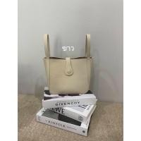 ราคา Holly ใส่กระเป๋าสตางค์ทรงยาวได้ มีพร้อมสายสะพายไหล่ ด้านในมีใบลูก (18725143248)