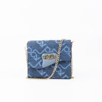 ราคา PLAYBOY รุ่นFreya Wallet on Chain กระเป๋าสตางค์ผู้หญิง ใบสั้นรหัสST WA252PB112 ดีไซน์กระเป๋าสตางค์ใบสั้น มีสายครอสบอดี้ในดัว ลวดลาย Logo หนังสกรีนสไตล์ลายผ้ายีนส์ ลอคฝาปิด มี2สี Classic Black Denim กั