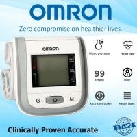ราคา Omron Blood pressure monitor เครื่องวัดความดันโลหิตที่ข้อมือ Omron เครื่องวัดความดันโลหิต เครื่องวัดความดันโลหิตแบบพกพา เครื่องวัดความดันโลหิตแบบมืออาชีพ จอ LCD ขนาดใหญ่ วัดค่าได้อย่างแม่นยำ (24492717
