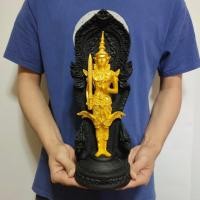 ราคา พระสยามเทวาธิราช องค์พระสีทอง ซุ้มด้านหลังสีดำ ฐาน4นิ้ว สูง32ซม ผ่านพิธีปลุกเสกแล้ว บูชาเสริมสิริมงคลในบ้านเรือน (11260732582)