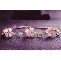 ราคา สร้อยข้อมือเงินแท้ชุบนากแท้Clover Leafประดับหินโรสคอวตซ์แท้สีชมพูหวานสลับฝังพลอยเพทายขาว (19640802441)