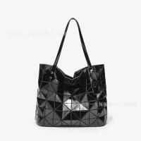 ราคา Bao BAO ISSEY MIYAKE Life Original Factory Bag 2024 New Style 7 10 Rock Bag Commuter Geometric Diamond Bag Large Capacity Shoulder Handbag (24118677743)