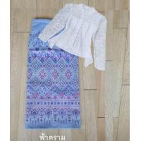 ราคา ชุดผ้าไทย เซ็ต 2 ชิ้น เสื้อผ้าลูกไม้สีขาว มาพร้อมผ้าถุงสำเร็จแบบป้ายข้าง ผ้าทอลายอัดกาว ชุดใส่งานบุญ (24346099538)