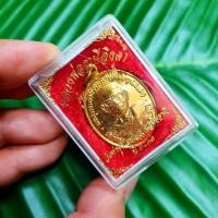 ราคา เหรียญทำน้ำมนต์หลวงพ่อฤาษีลิงดำ พร้อมกล่อง เนื้อกะไหล่ทอง สามารถอาราธนาทำน้ำมนต์เองได้เหมือนหลวงพ่อมาทำให้ (9862931817)