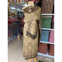 ราคา ครบชุด 2ชิ้น สไบแพรวา ผ้าถุงกาบบัว เซ็ทสไบ ผ้าถุง เนื้อผ้าไหม ทอเครื่อง ได้ 2ผืน (23749742822)