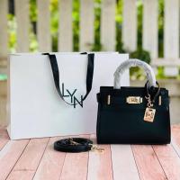 ราคา กระเป๋า LYN Outlet รุ่น Atlantis S Handbag ทรงสวยเรียบหรู (8647686261)