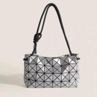 ราคา Movi Katie กระเป๋าใส่เช็คเพชรเรขาคณิตกระเป๋าสะพายไหล่ของผู้หญิงกระเป๋าหมอนกระเป๋าสะพายคาดไหล่กระเป๋าทรงเต้าหู้ (21794388199)