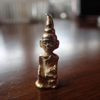 ราคา ลดราคา พระเครื่อง เครื่องราง พระเชียงรุ้งเนื้อทอง องค์เล็กกระทัดรัด ขนาดแขวนคอ (19613754558)