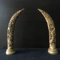 ราคา งาช้าง งาช้างคู่ งาช้างประดับ งาช้างลายแกะสลักรูปมังกรนำโชค ตกแต่งหิ้ง ทำสีเก่าปัดดำ มี 3 สีให้เลือก (8960185028)