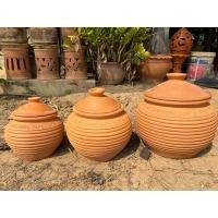 ราคา โอ่งน้ำดินเผาทรงโบราณลายเกรียว 7 10นิ้วโอ่งน้ำฮวงจุ้ย ใส่น้ำได้เยอะ พร้อมฝาปิด ขนาดใหญ่สุดใส่น้ำได้10 13ลิตรถ่ายวิดิโอก่อนแกะสินค้าทุกครั้ง (21300063404)