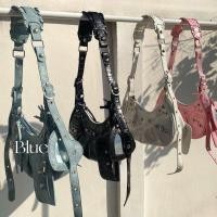 ราคา พร้อมส่งทุกสี valen กระเป๋าy2k มี 4 สี สะพายได้2แบบ crossbodyได้ ขึ้นไหล่ได้ตามใจสาวๆตัวแม่ (20965296179)