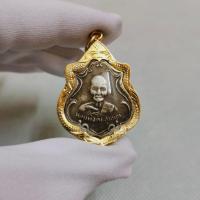 ราคา จี้พระ หลวงพ่อคง สุวณณ เนื้อผิวเงินโบราณ วัดซำป่าง่าม ฉะเชิงเทรา ปี 2483 เลี่ยมกรอบอย่างดี พร้อมบูชา มีบริการส่งฟรี (16762899666)
