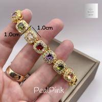 ราคา สร้อยข้อมือนพเก้าประดับพลอยหลายสีดีไซน์เหลียมมนล้อมเพชรเพิ่มความหรูขนาด1 1cm ยาวประมาณ18 19cm (24318732100)