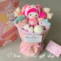 ราคา Sanrio ช่อดอกไม้ ซานริโอ้ น่ารัก แฮนด์เมด ของขวัญวันวาเลนไทน์ คริสต์มาส ของขวัญเซอร์ไพรส์ช่อดอกไม้ตุ๊กตาการ์ดอวยพร เข็มขัดไฟ และถุงของขวัญ (24617213582)
