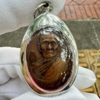 ราคา เหรียญทูลเกล้า หลวงพ่อทบ วัดชนแดน เป็นเหรียญหลักยอดนิยมของหลวงพ่อทบ (22046582996)