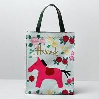 ราคา กระเป๋าผ้าไนลอน Harrods PVC ความจุขนาดใหญ่ กันน้ำ กระเป๋าเดินทางแบบมีซิป กระเป๋าถือผู้หญิง กระเป๋าสะพายไหล่ ทรงสี่เหลี่ยมกลม (22259453604)